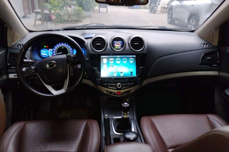 Used BYD S7 2016 1.5T Manual Luxury Edition Center Console