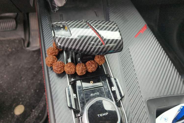 Used CHANGAN OSHAN Z6 2022 Blue Whale 1.5T DCT Smart Navigation Model Gear Lever