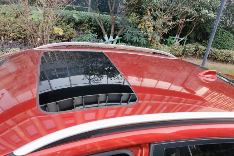 Used Venucia T90 2018 2.0L CVT Smart Connect Leading Edition China V Standard
