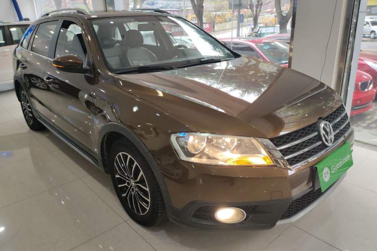 Used Volkswagen Cross Lavida 2014 1.6L Automatic