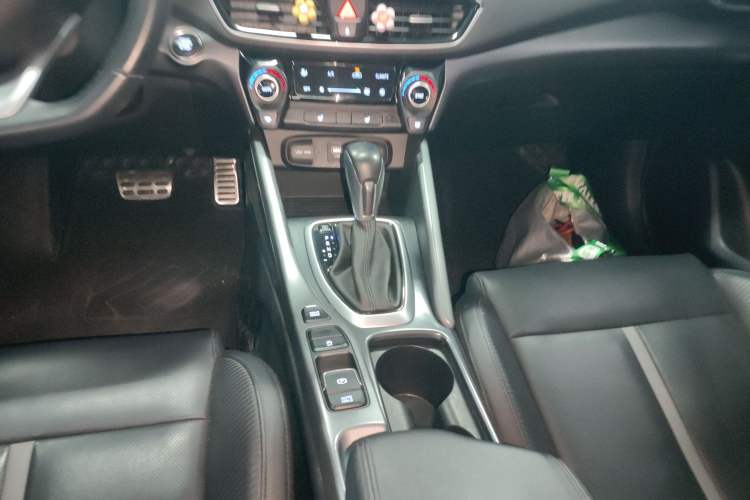 Used Hyundai Lafesta 2019 280TGDi Smart Speed Version China VI Standard Gear Lever