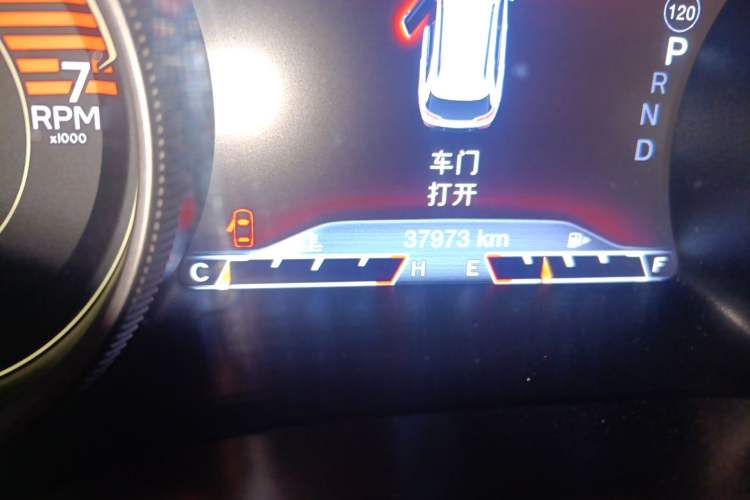 Used Jeep Cherokee 2017 2.0L Superior Edition Odometer Close Up