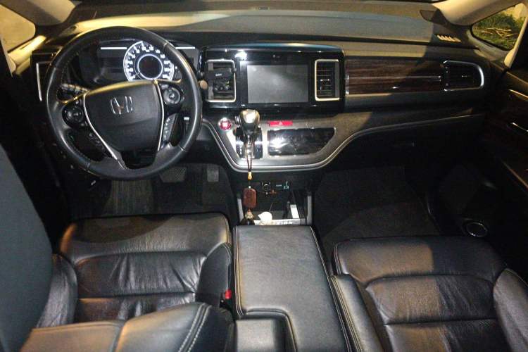 Used Honda Elysion 2016 2.4L Luxury Edition
