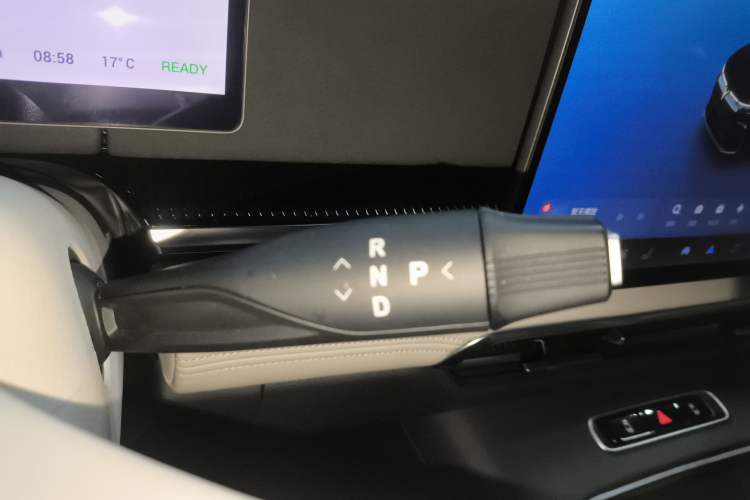 Used VOYAH Dream 2025 PHEV Four-Wheel-Drive Flagship Kunpeng Edition
