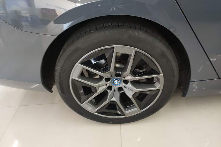 Used BMW i5 2024 eDrive 35L Prestige Luxury Package
