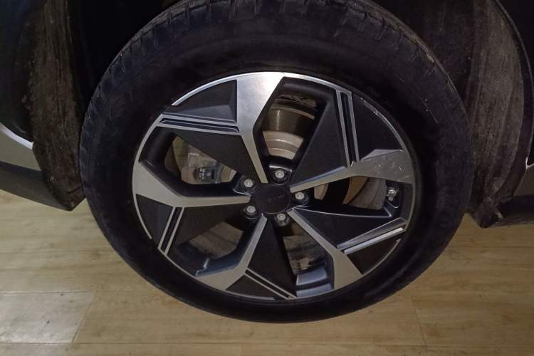 Used AION V 2024 Plus 70 Tech Edition Lithium Iron Phosphate Exterior 5