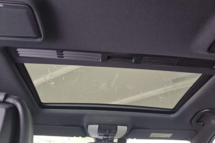 Used Mercedes-Benz E-Class 2015 Facelift E 200 L