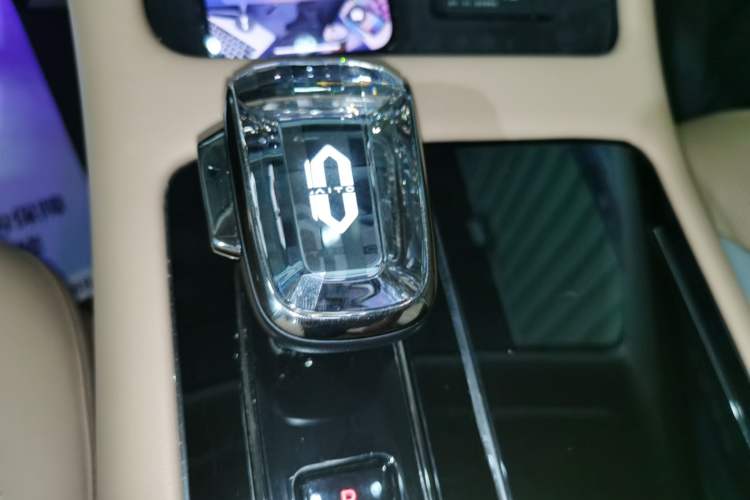 Used Hima AITO M7 2024 1.5T Rear-Drive Plus Version 5 Seats Gear Lever