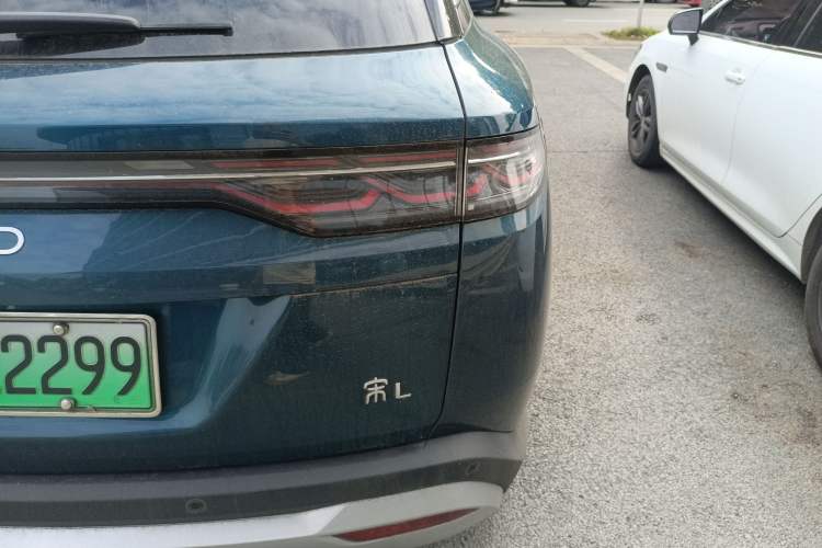 Used BYD Song L DM-i 2024 112 km Beyond Edition Exterior 3