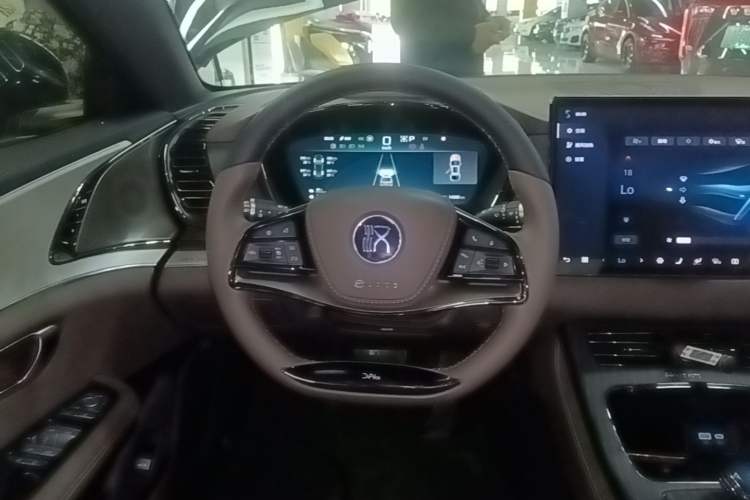 Used BYD Han 2025 DM-i 125KM Elite Model Steering Wheel