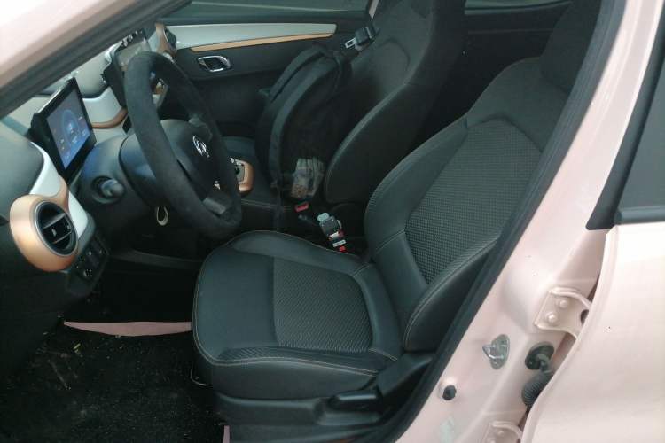 Used Dongfeng NAMMI BOX 2022 Revised Light Wind Edition 201 km Standard Version
