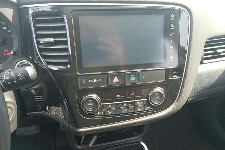 Used Mitsubishi Outlander 2018 2.0L Two-Wheel Drive Glory Edition 5 Seats