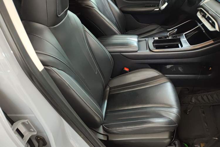 Used Venucia V 2021 260T Idol Edition
