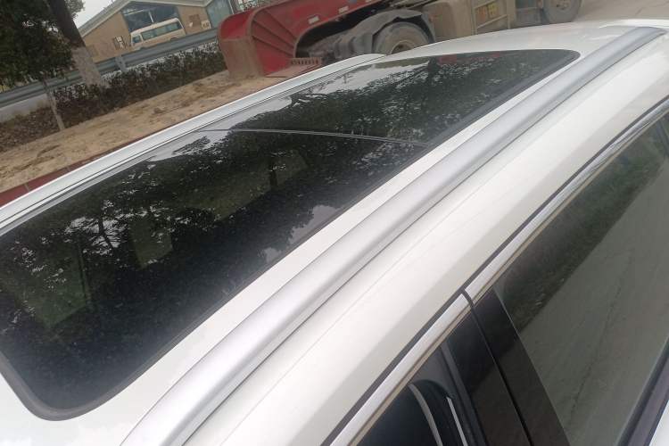 Used Roewe D5X DMH 2024 135 Tech Edition Roof