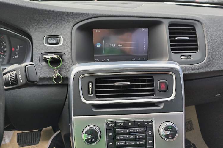 Used Volvo S60 2015 S60L 2.0T Zhiyuan Edition