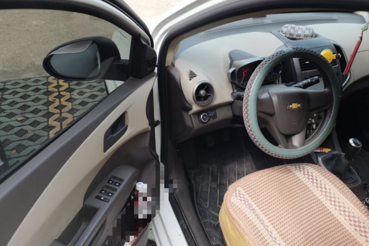 Used Chevrolet Aveo Sonic 2014 Sedan 1.4 SL MT Comfort Edition Driver Seat