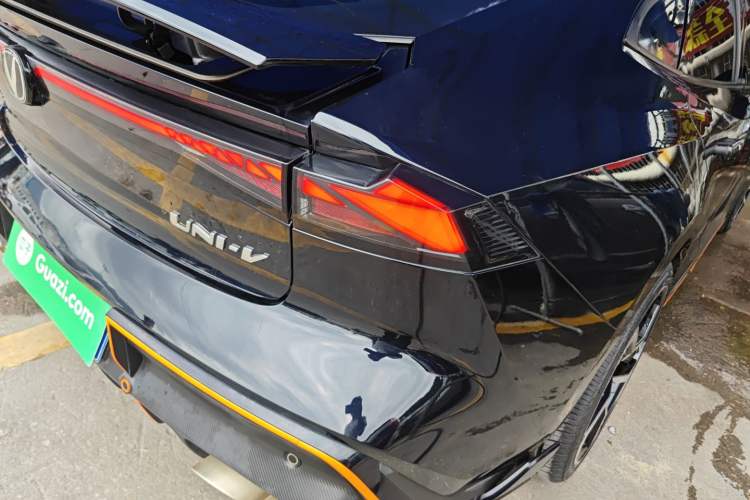 Used CHANGAN UNI-V 2023 1.5T Sport Edition Exterior 3
