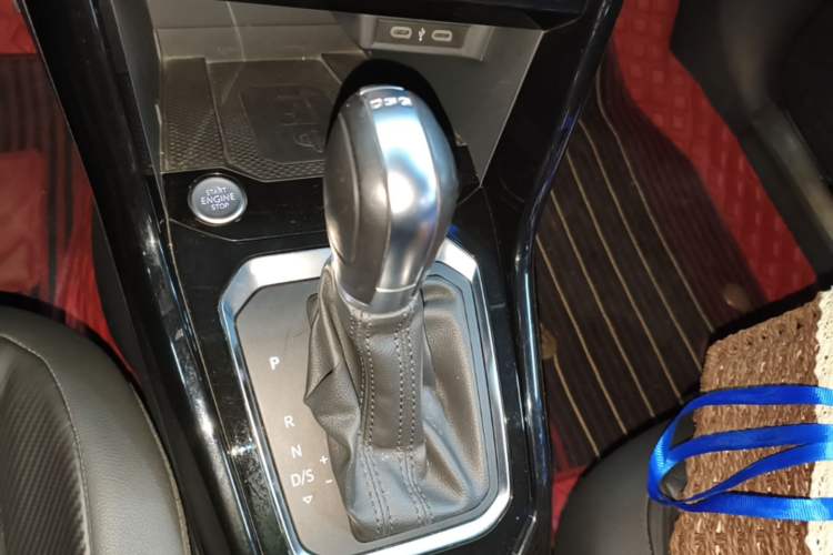 Used Volkswagen T-ROC 2021 280TSI DSG Two-Wheel Drive Comfort Connect Edition Gear Lever