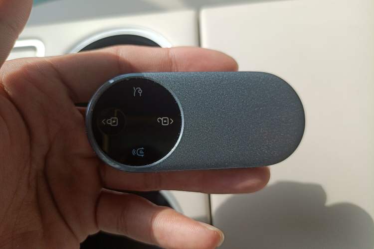 Used Hima Luxeed R7 2024 All-Electric 736 km Ultra Vehicle Key