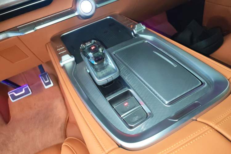 Used Tank 700 New Energy 2024 Hi4-T Extreme Edition Gear Lever