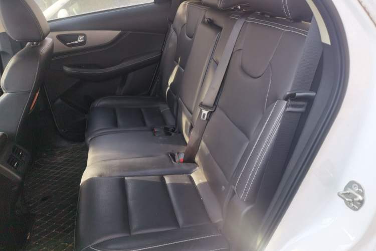 Used Dongfeng Fengon S560 2018 1.8L CVT Elite Model 5 Seats
