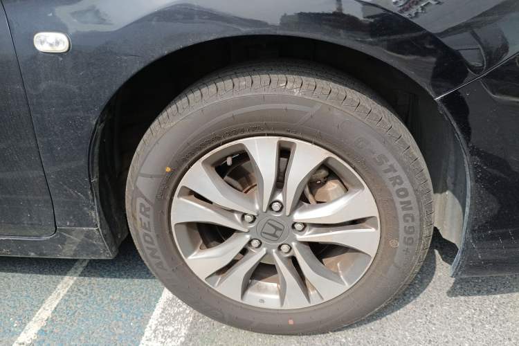 Used Honda Accord 2015 2.0L LXS Elite Edition Right Front Wheel Hub