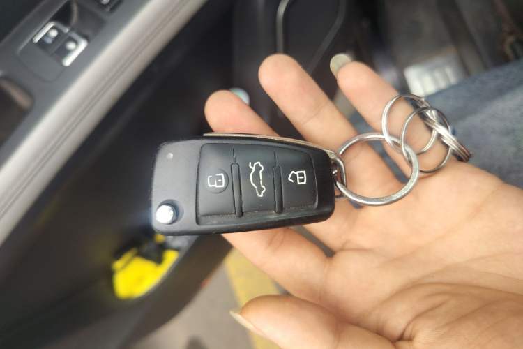 Used JAC Refine M4 2017 1.9T Diesel Manual Comfort Model
