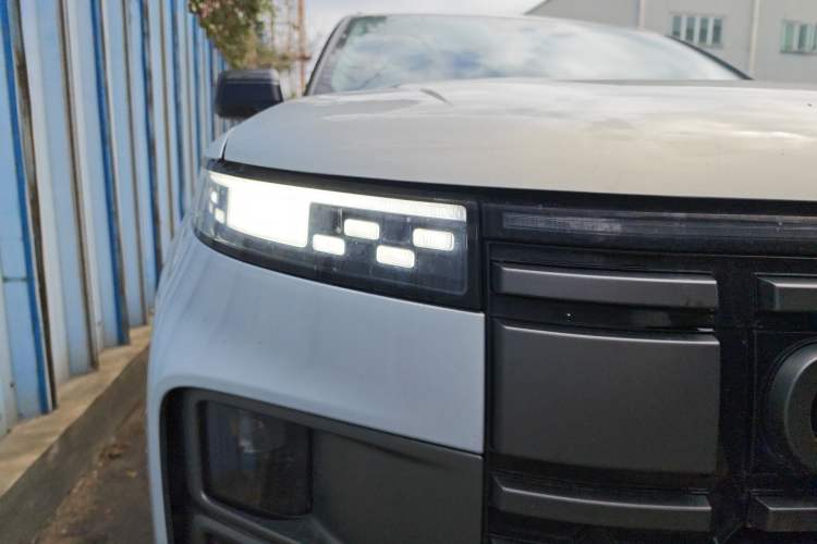 Used Chery Explore 06 2023 YUEYE Edition 1.6T Four-Wheel Drive Adventure Right Front Headlight