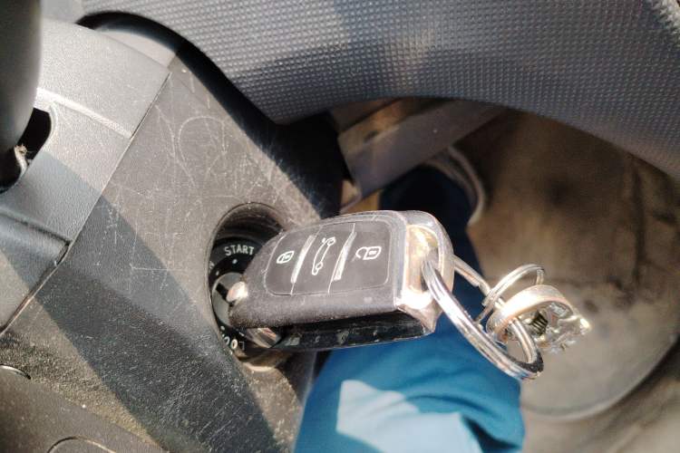 Used Chevrolet Sail 2013 Sedan 1.2L Manual Fashionable Happiness Edition Vehicle Key