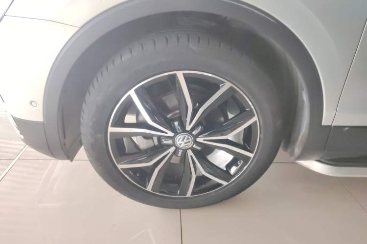 Used Volkswagen Tiguan L 2019 Revised 330TSI Automatic Two-Wheel Drive Smart & Luxury Edition China VI Standard
