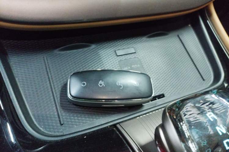 Used Denza D9 2022 EV 600 Four-Wheel Drive Prestige Model