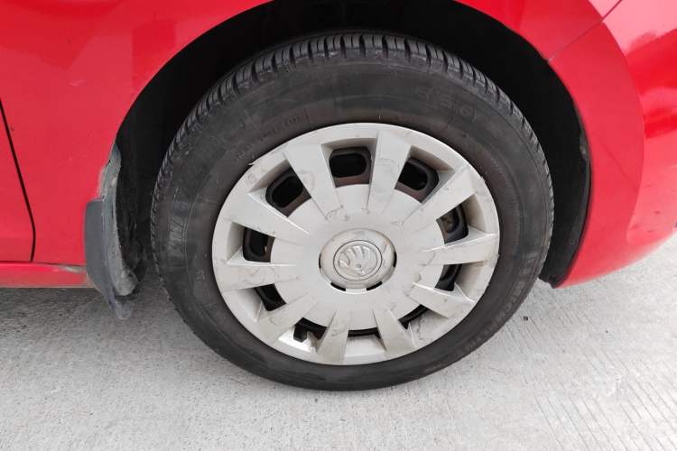 Used Skoda Rapid Spaceback 2014 1.4TSI DSG Enjoyment Edition Right Front Wheel Hub