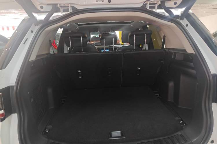 Used Land Rover Discovery Sport 2018 240 PS SE Version
