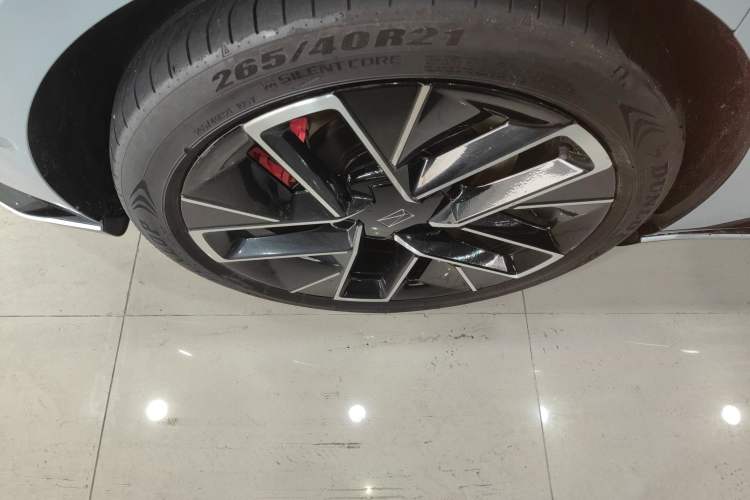 Used Avatr 12 2023 650 Three-Laser Four-Wheel Drive Performance Edition Right Rear Wheel Hub