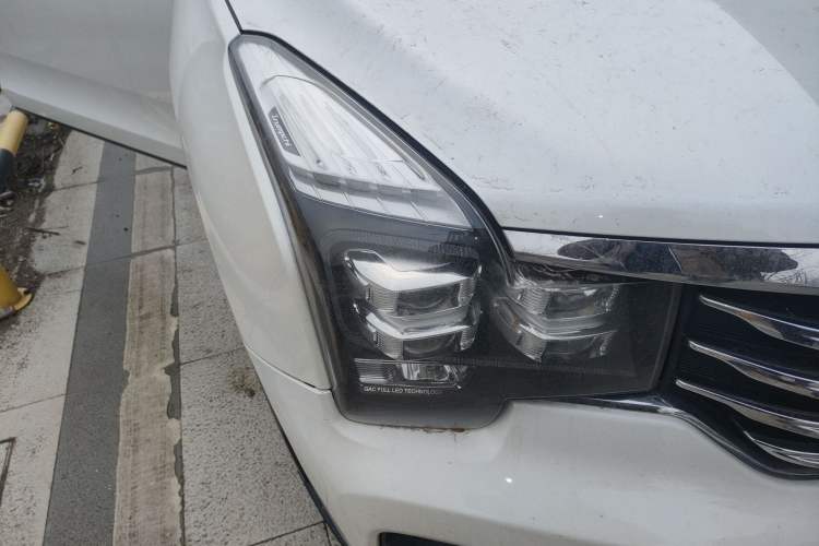 Used GAC Trumpchi GS7 2017 320T Two-Wheel-Drive Luxury Smart Connectivity Model Right Front Headlight