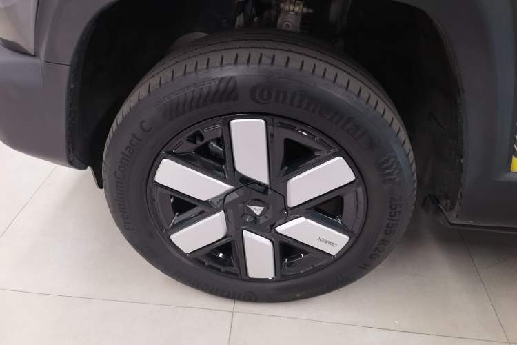 Used Deepal G318 2024 Four-Wheel-Drive Air Suspension Model
