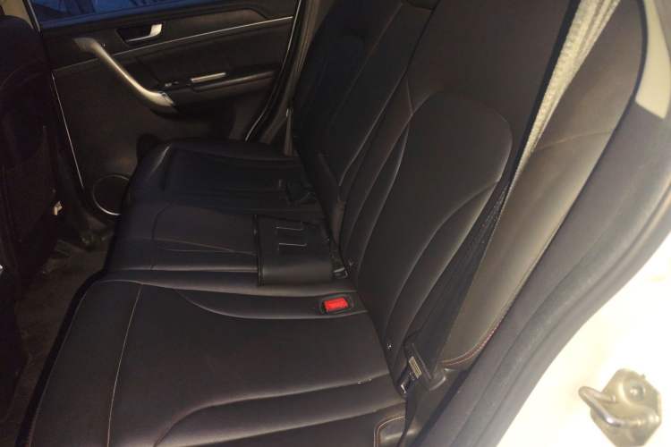 Used Haval H6 2015 Sport Edition 1.5T Automatic Two-Wheel Drive Luxury Model Left Rear Seat