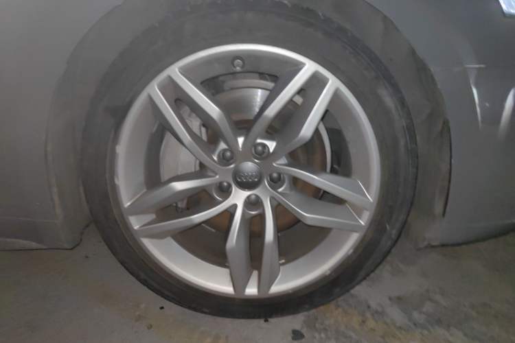 Used Audi A5 2017 Sportback 45 TFSI Fashion Model Right Front Wheel Hub