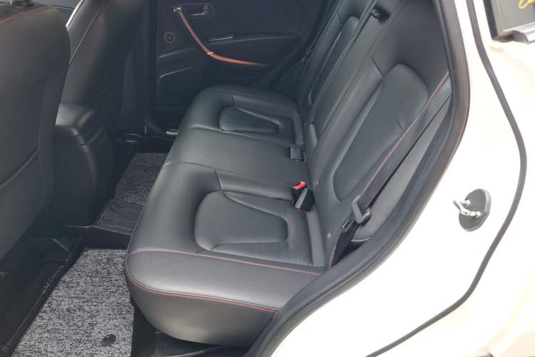 Used Bestune X80 2015 1.8T Automatic Luxury Model Left Rear Seat