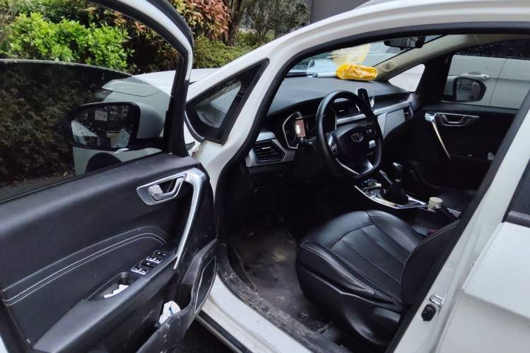 Used Geely Auto Vision X3 2019 Upgraded Model 1.5L Manual Elite Version Driver Seat