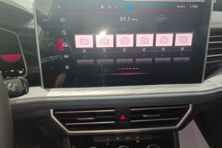 Used Volkswagen Sagitar 2023 300TSI DSG Excellence Edition Audio And AC Panel