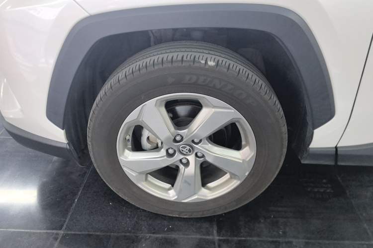 Used Toyota RAV4 2022 Dual-Engine 2.5L E-CVT Two-Wheel Drive Elite Edition
