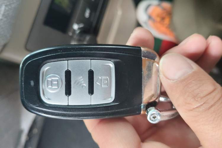 Used Toyota Highlander 2011 2.7L Two-Wheel Drive 7-Seater Luxury Edition Vehicle Key