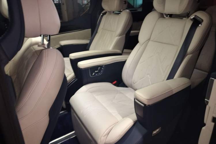 Used Zeekr 009 2024 7-Seater Walk-Through Version Four-Wheel Drive 108 kWh
