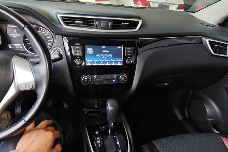 Used Nissan Qashqai 2017 2.0L CVT Luxury Edition China V Standard Audio And AC Panel