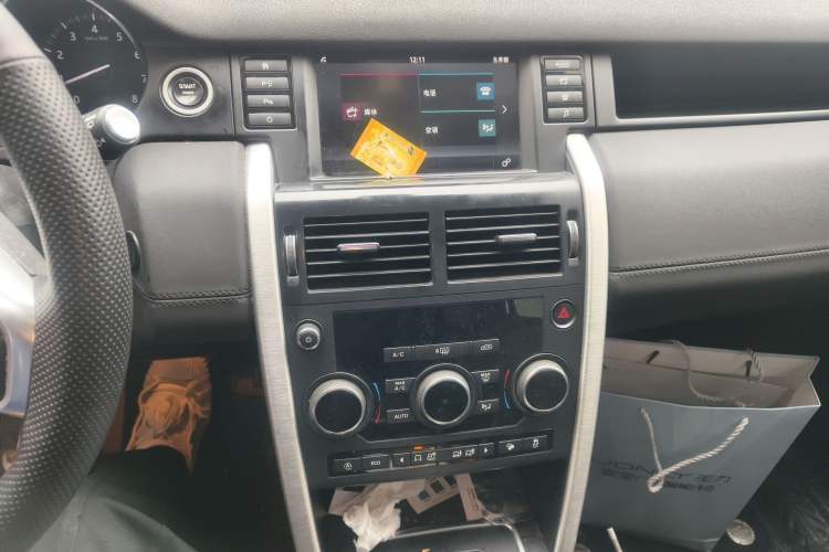 Used Land Rover Discovery Sport 2018 240 PS SE Version Audio And AC Panel