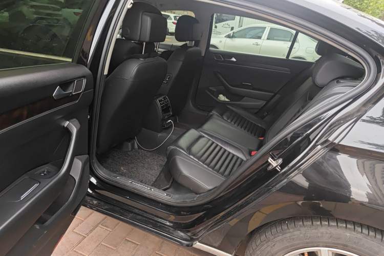 Used Volkswagen Magotan 2019 330TSI DSG Leading Model China VI Standard Left Rear Seat