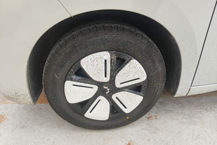 Used Wuling Hongguang MINIEV 2025 Four-Door Version Advanced Edition Left Front Wheel Hub