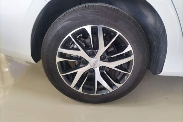 Used Geely Auto Emgrand 2026 Model 4th Generation 4 Millionth Anniversary Edition 1.5L Manual Overdrive Edition Right Rear Wheel Hub