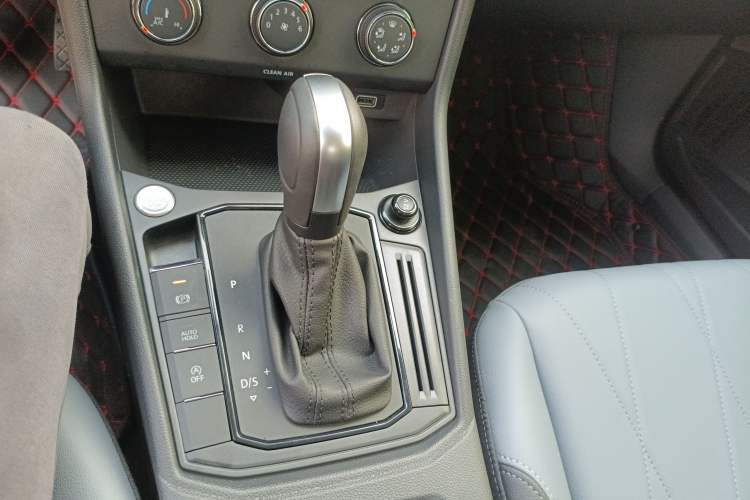 Used Volkswagen Lavida 2024 1.5L Automatic Starry Sky 5 Million Edition Gear Lever